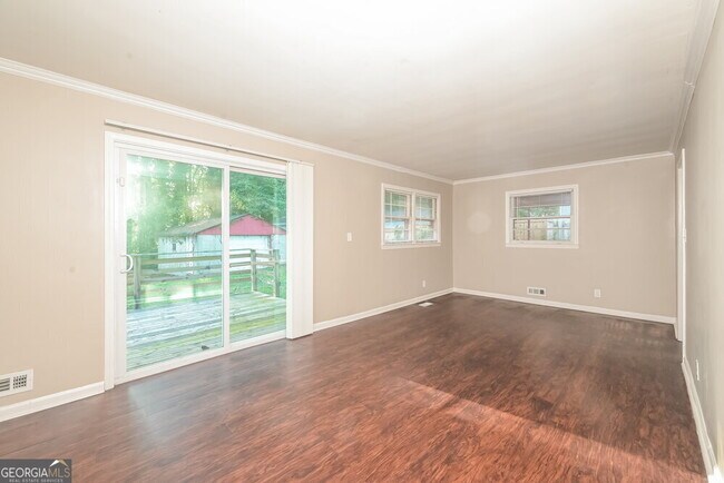 Building Photo - 1090 Longshore Dr