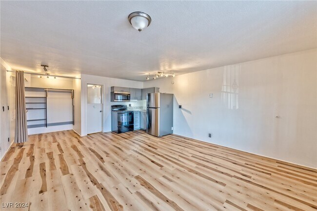 Foto del edificio - 4600 S University Center Dr