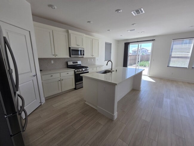 Building Photo - 2-Story 4Bx3.5B House Near Sky River Casino Available Now!!