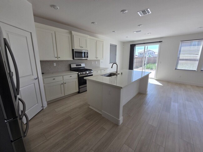 Foto del edificio - 2-Story 4Bx3.5B House Near Sky River Casino Available Now!!