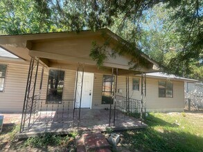 Building Photo - 917 Mays Rd