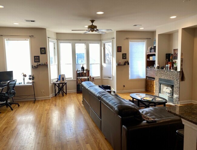 Foto del edificio - 815 S Western Ave