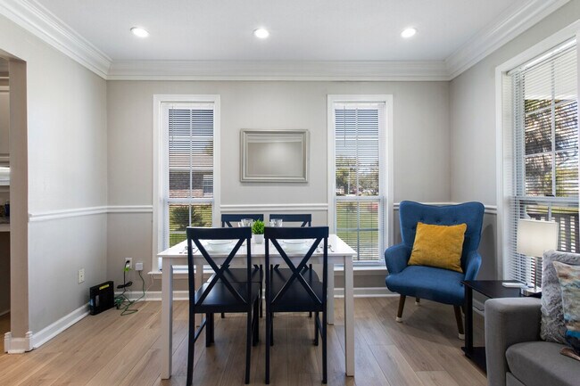 Foto del edificio - 426 Russell Ave