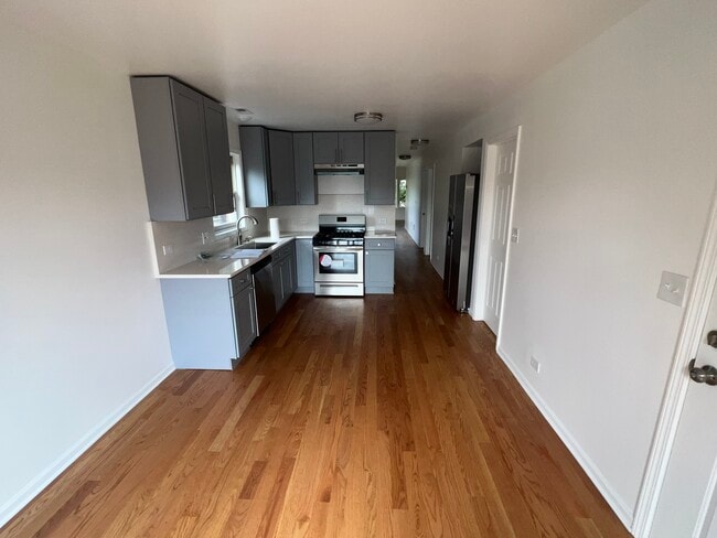 Building Photo - 2833 Auxplaines Ave