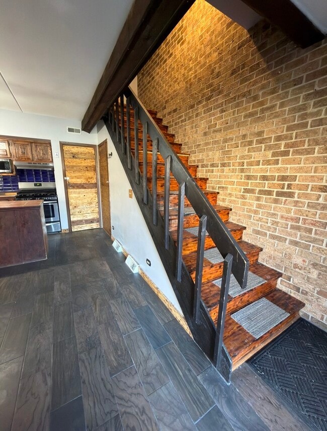 Building Photo - 203 Kenneth Cir