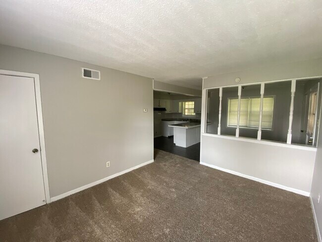 Building Photo - 30 Lydgate - Available Now!