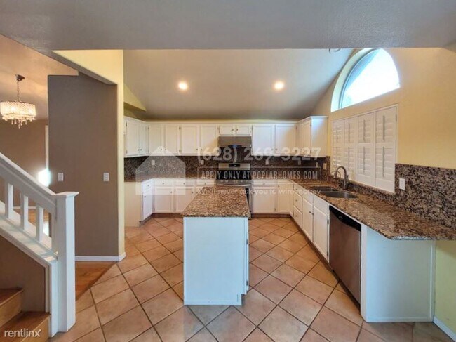 Foto del edificio - 4 br, 3 bath House - 984 E Muncie Ave -