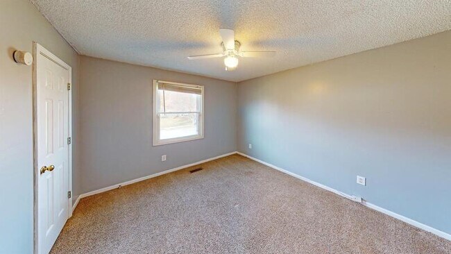 Foto del edificio - 6116 N Elmwood Ct