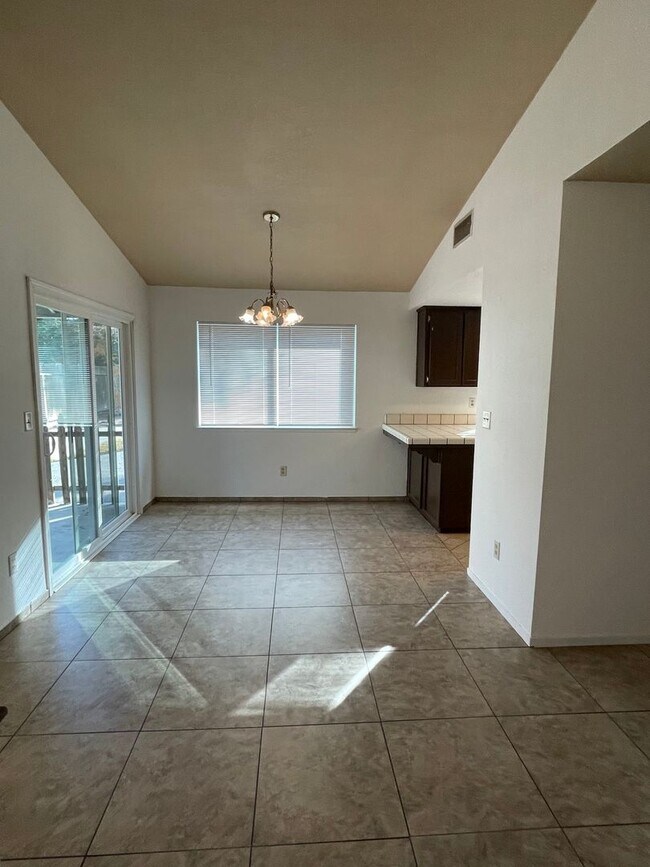 Foto del edificio - Charming home coming soon in Tulare!!