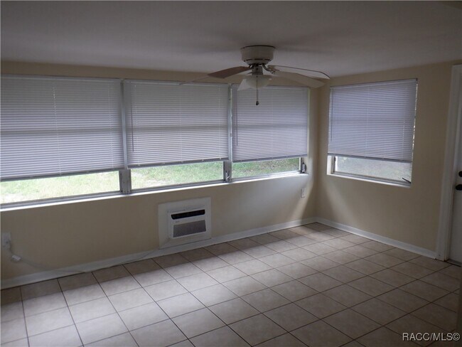 Foto del edificio - 2 Esskay St