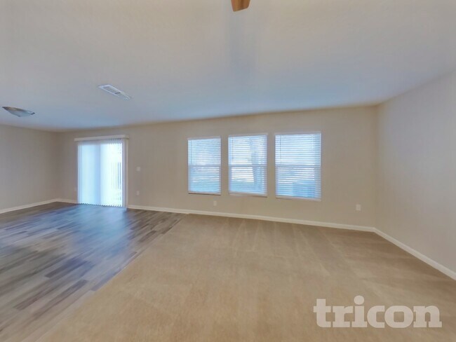 Foto del edificio - 7741 Courage Ct