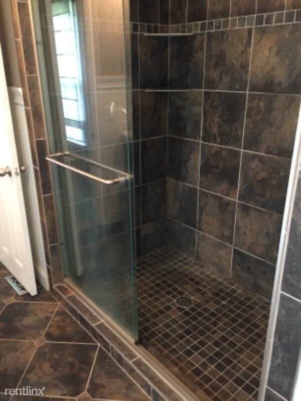Foto del edificio - 4 br, 3 bath House - 1005 Waverly Ave