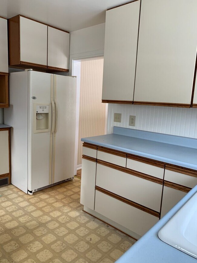 Building Photo - 2 bedroom, 1 bath house located in Wallace...