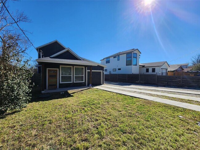 Foto del edificio - 7311 Providence Ave