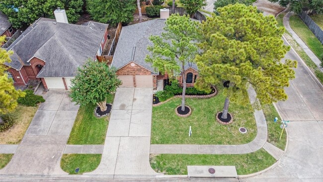 Foto del edificio - 15002 Chestnut Falls Dr