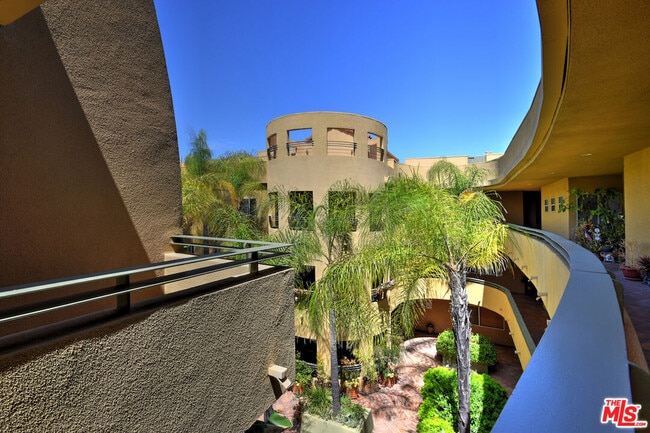 Foto del edificio - 12841 Bloomfield St