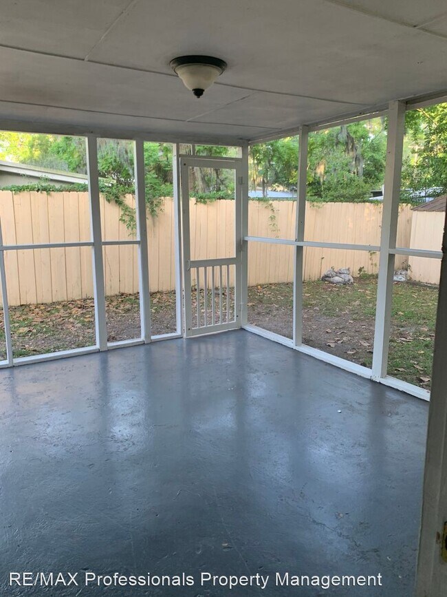 Foto del edificio - 3 br, 1 bath House - 716 SE St. Johns Street