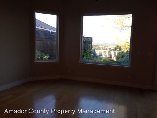 Building Photo - 10548 Ridgecrest Dr