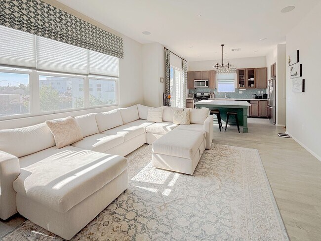 Building Photo - EXQUISITE 2 BEDROOM TOWNHOME IN THE HEART ...