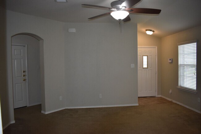 Foto del edificio - 4600 Honeystreet Bridge Ln