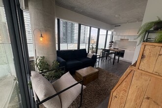 Building Photo - 185 Roehampton Ave