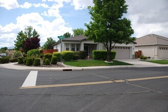 Building Photo - 2605 Venezia Dr