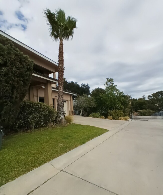 Foto del edificio - 1572 Silverwood Dr