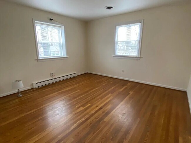 Foto del edificio - 5913 Sefton Ave