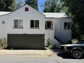 Building Photo - 574 E Broad St