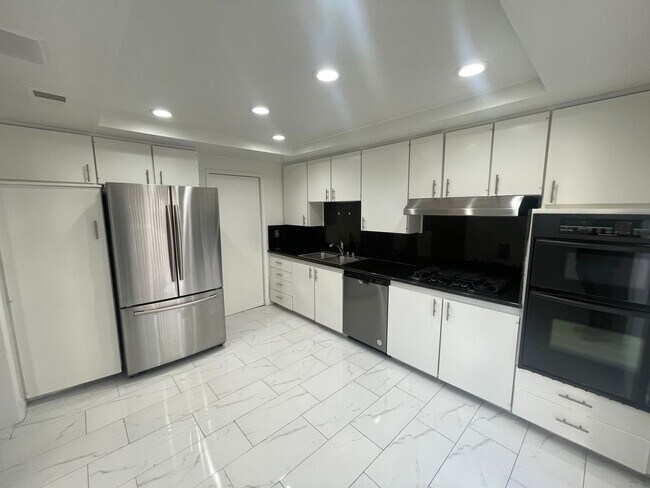 Foto del edificio - Spacious 2 story home