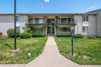 Building Photo - 8657 Kennedy Cir N