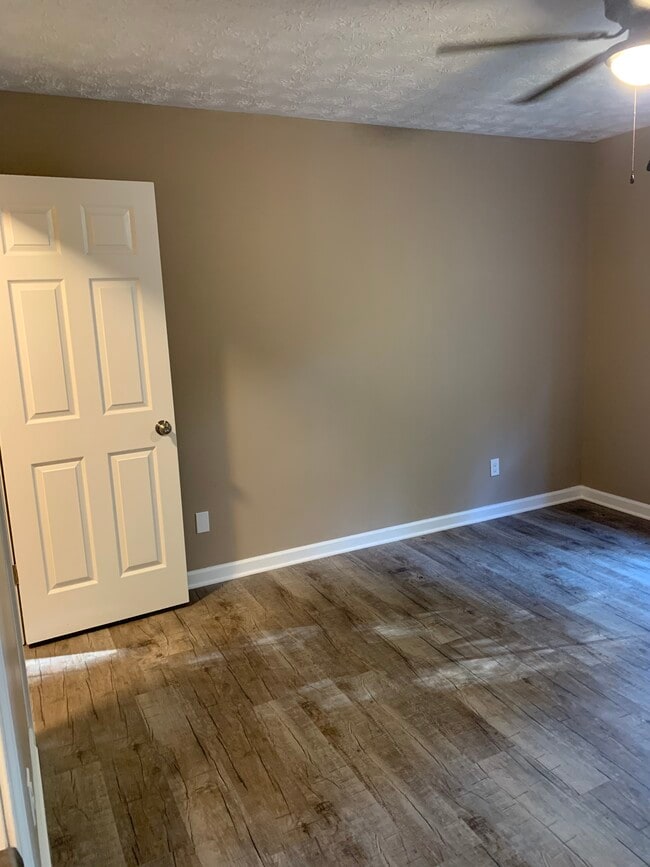 Building Photo - 121 Foxhall Dr