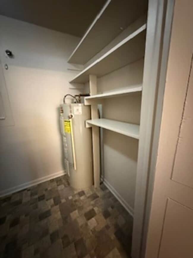 Building Photo - 2 bed / 1 bath duplex in country setting