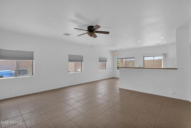 Foto del edificio - 5820 S 26th Pl