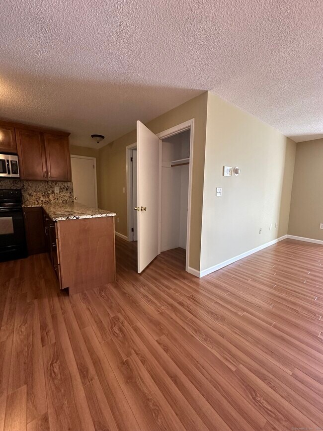 Foto del edificio - 2422 Harbor View Dr