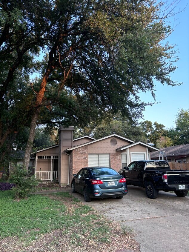 Foto principal - 9601 Nightjar Dr