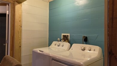 Building Photo - 393 Mason Loop