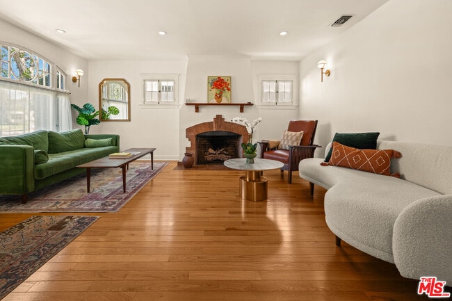 Foto del edificio - 944 S Hudson Ave