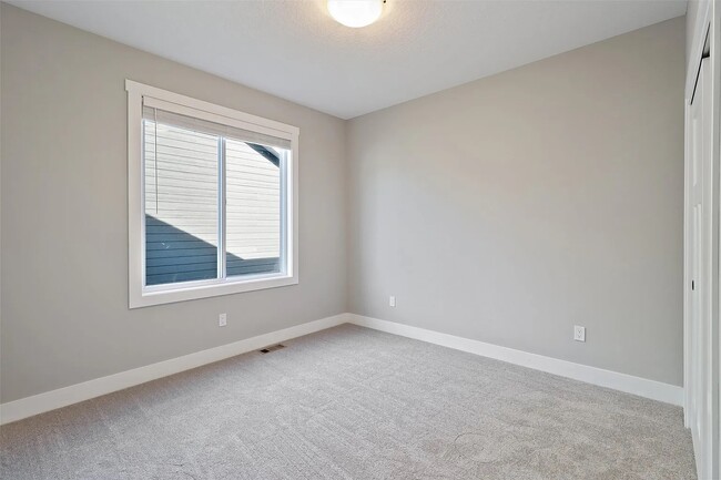 Building Photo - 520 Meadows Ct