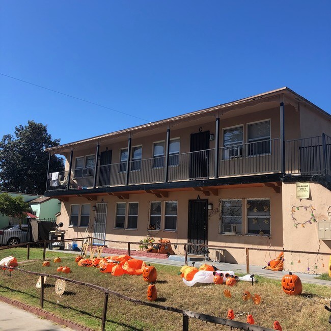 Foto del edificio - 9815 Stanford Ave