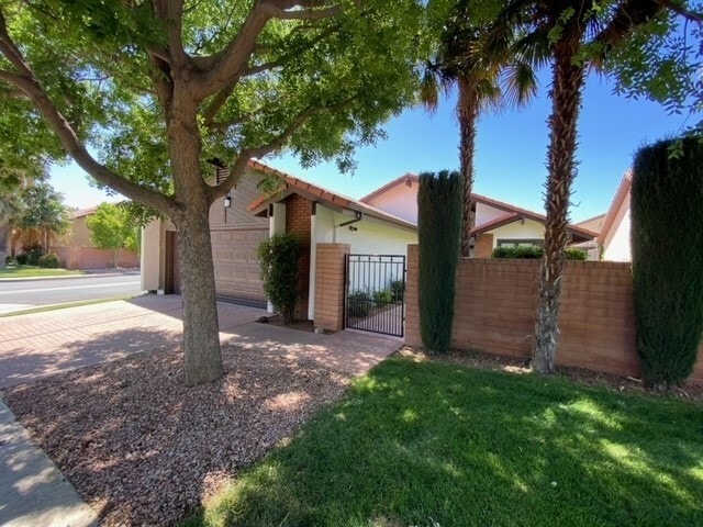 Building Photo - 545 S Valley View Dr