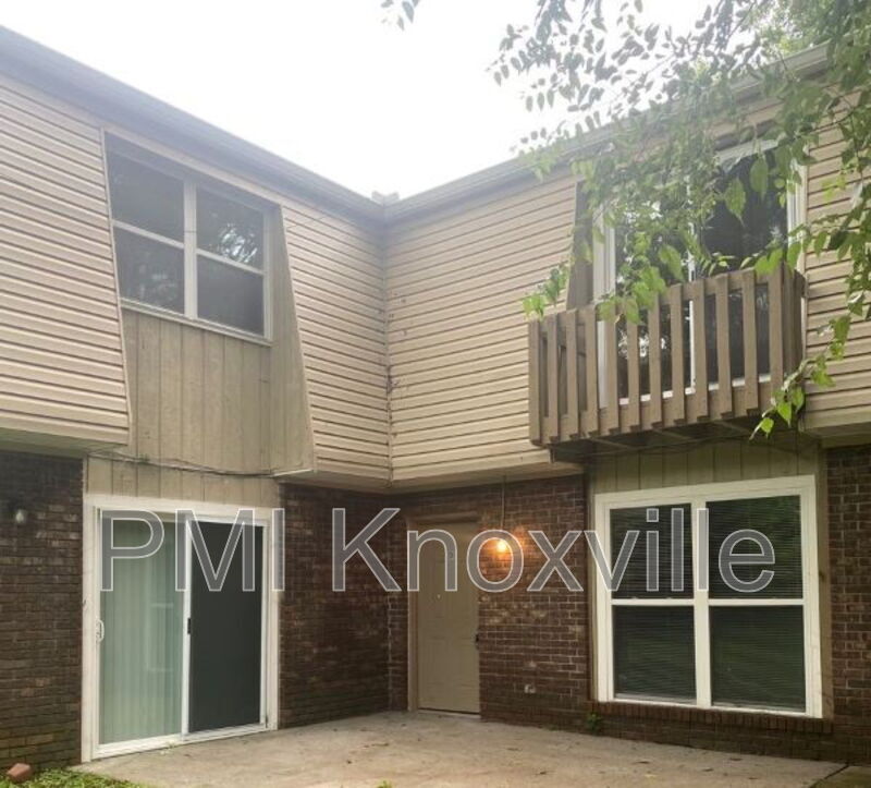 Foto principal - 9120 Woodpark Ln NW