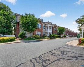 Building Photo - 949 Glenwood Station Ln