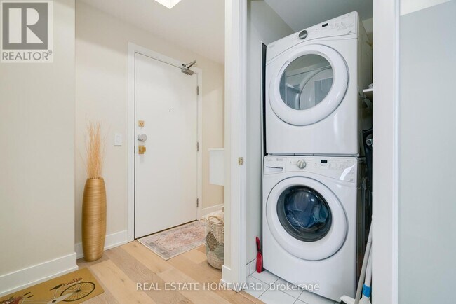 Building Photo - 68 Merton St