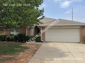 Building Photo - 532 Lone Oak Dr