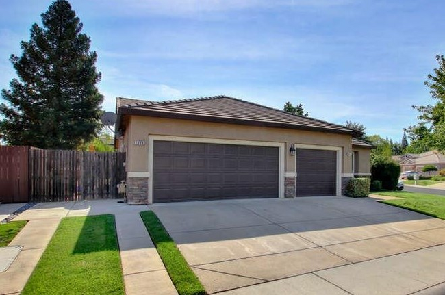 Foto del edificio - 1608 Bottlebrush Cir