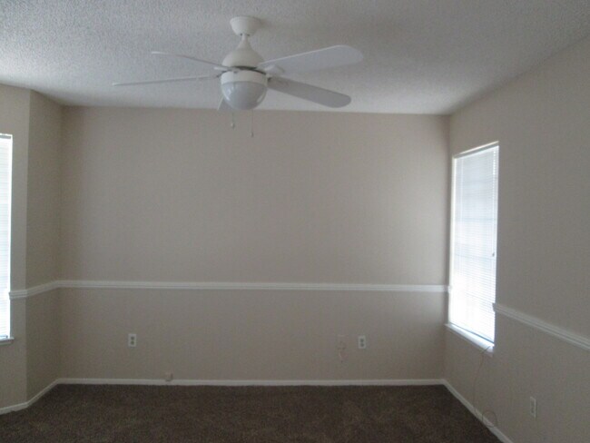 Building Photo - Northwest Home with Pool