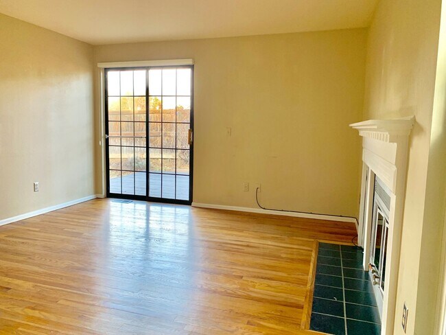 Foto del edificio - Old Town Louisville Home for Lease near Coal Creek Trails!