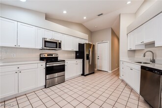 Building Photo - 9076 Pineapple Rd