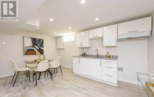 Building Photo - 352 E 18th St